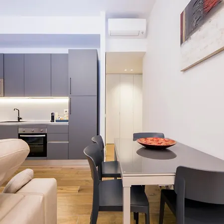 Joivy Chic In Piazza Dante, شقة