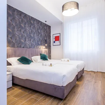 Joivy Chic In Piazza Dante, شقة