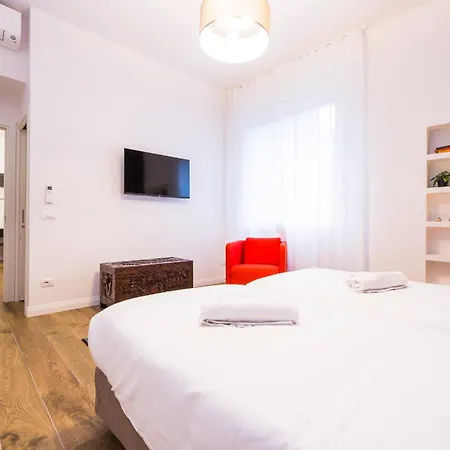 Joivy Chic In Piazza Dante, * جنوة