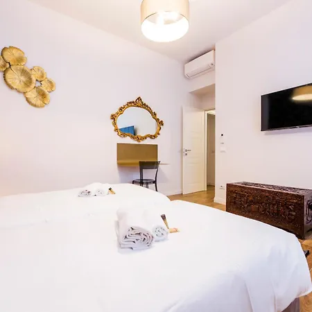 شقة Joivy Chic In Piazza Dante, *