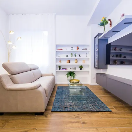 Joivy Chic In Piazza Dante, جنوة