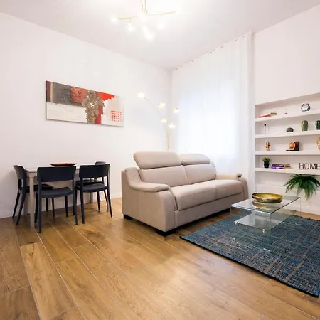 Joivy Chic In Piazza Dante, *