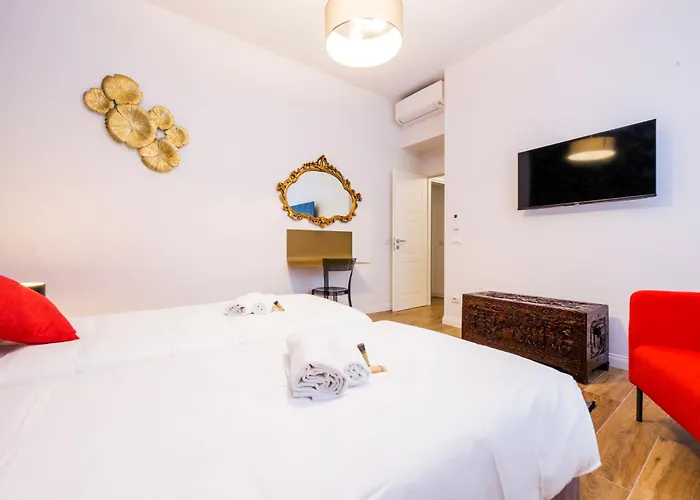 Appartamento Joivy Chic In Piazza Dante, *